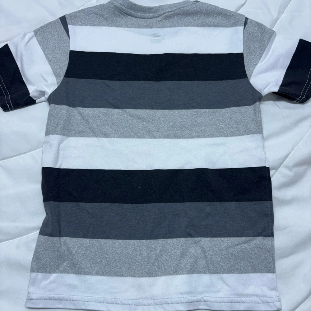 Wonder Nation Kids' Tee - Black, Gray, and White Stripes Size Small (6-7)